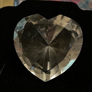Elegant Heart-Shaped Crystal paper weight